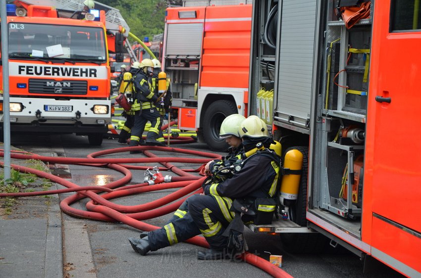 Feuer 3 Koeln Weiden Frechenerstr Wickratherhofweg P226.JPG